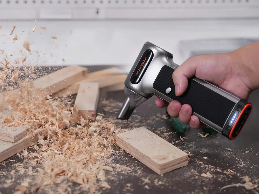 air-duster-clean-wood-chips